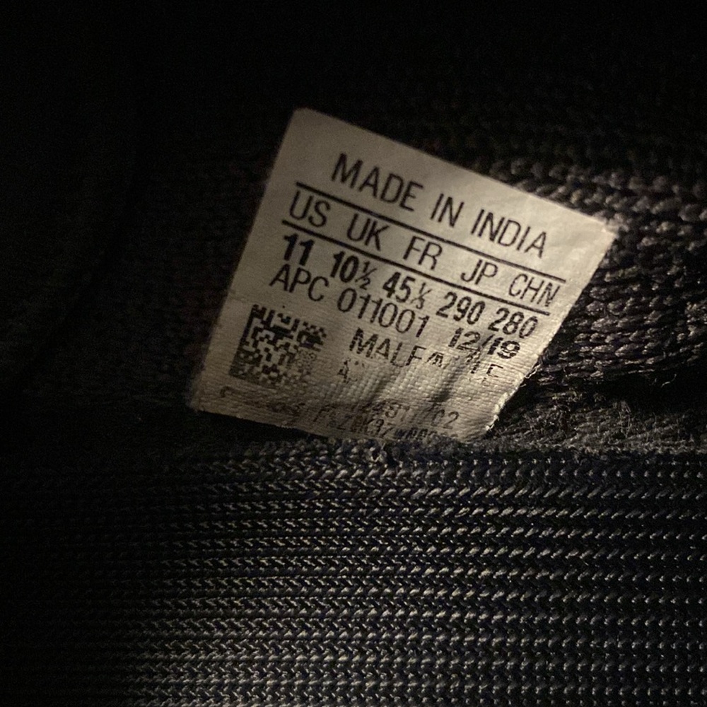 Yeezy Boost 350 V2 'Cinder Non-Reflective' - Picture 2 of 3